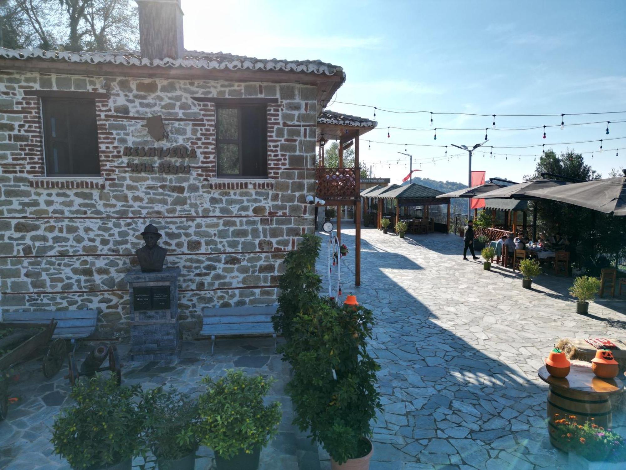 Keshtjella Xhabeqos Hotel Ljaknasi Kültér fotó