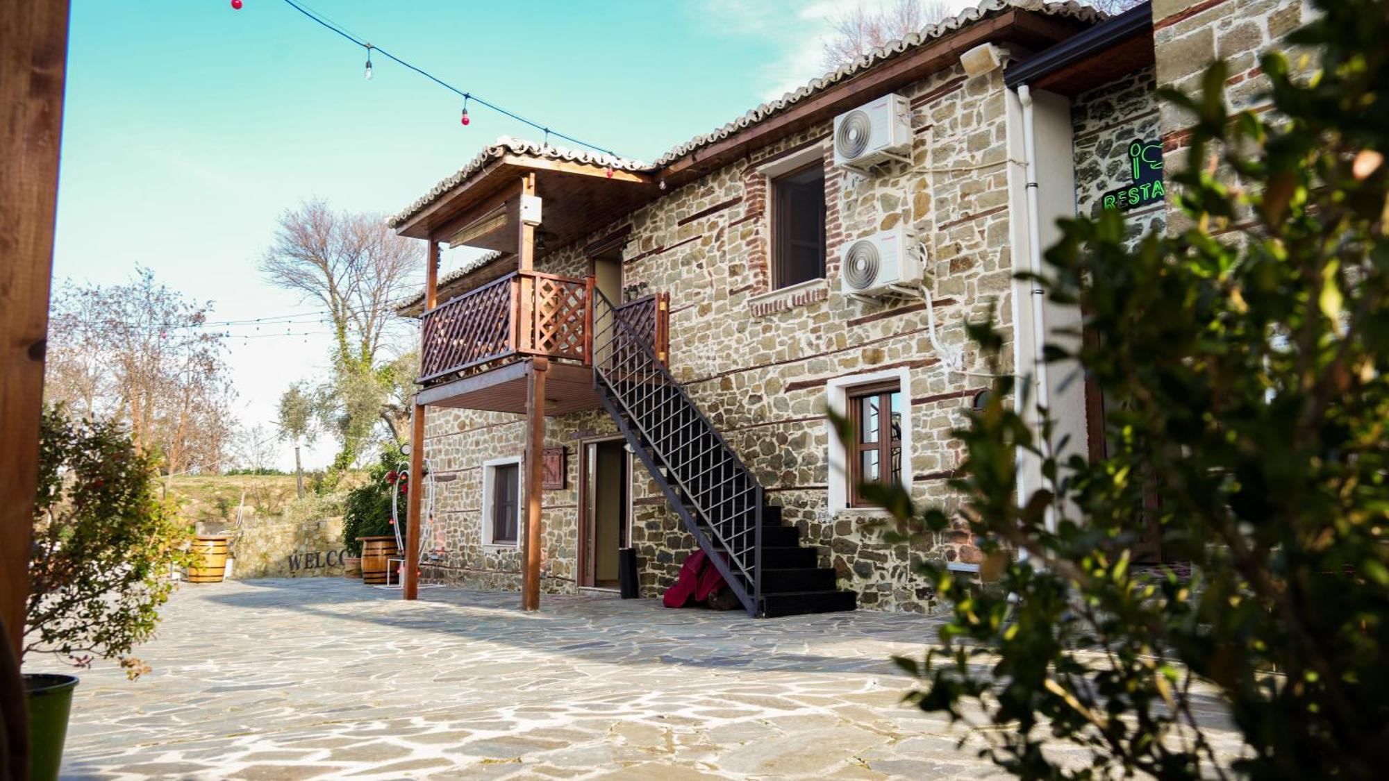 Keshtjella Xhabeqos Hotel Ljaknasi Kültér fotó